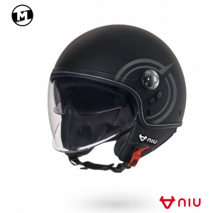 Einzelheiten: Demi-Jet-Helm mit europäischer ECE-22.06-Zulassung Schale: Äußere Schale aus thermoplastischem Harz. Innere Hypercool-Schale mit Längsbelüftungskanälen Visier: Ausgestattet mit einem langen, kratzfesten Außenvisier, das leicht durch andere Farben ersetzt werden kann (geräuchert, verspiegelt) Das lange Visier kann durch ein brillenähnliches Visier ersetzt werden, das in drei verschiedenen Farbversionen erhältlich ist Außerdem verfügt er über ein internes, herunterklappbares SunVisor (geräuchert) für den Einsatz bei Tag, das durch eine transparente oder verspiegelte Version ersetzt werden kann Aluminiumschrauben mit kratzfesten Gummi-Unterlegscheiben Innen: Mikrometrischer Schnellverschluss für den Kinnriemen aus Metall mit diebstahlsicherem Stahlring Innenpolsterung aus Samt-Nappa, herausnehmbar und waschbar Abnehmbare Wangenpolster, bereit für den Einbau einer Gegensprechanlage Abnehmbare Nackenrolle mit Reißverschluss